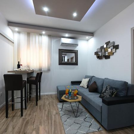 Shine Apartment Zara Esterno foto