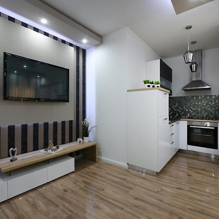 Shine Apartment Zara Esterno foto