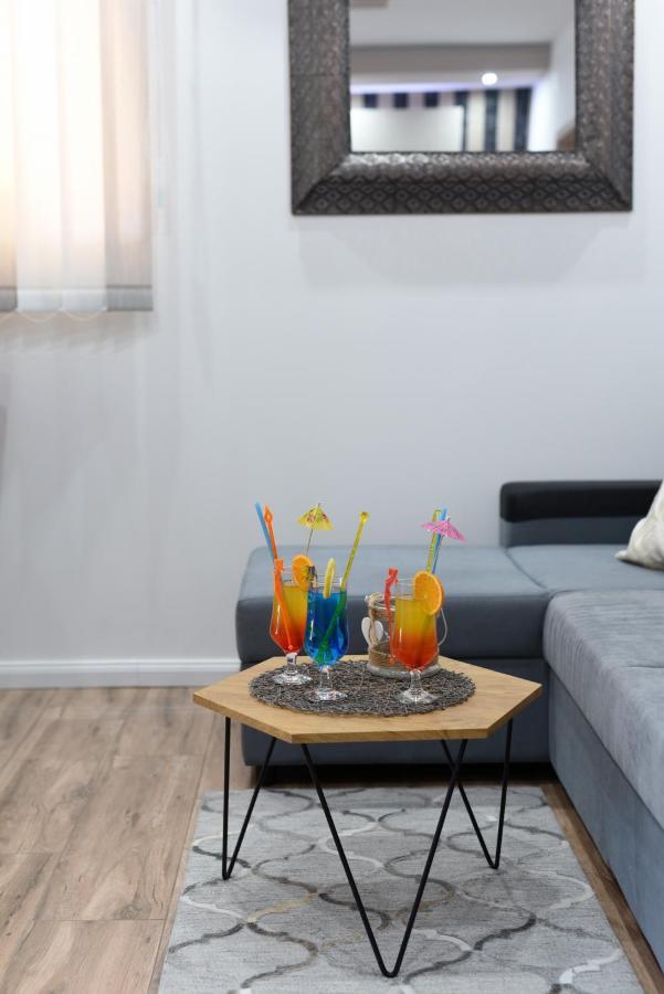 Shine Apartment Zara Esterno foto