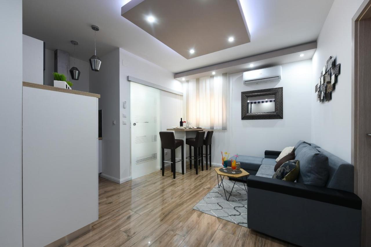 Shine Apartment Zara Esterno foto