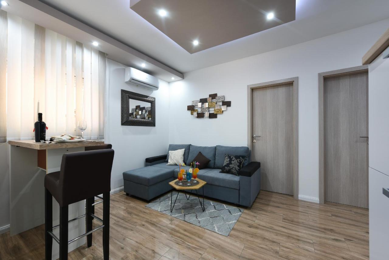 Shine Apartment Zara Esterno foto