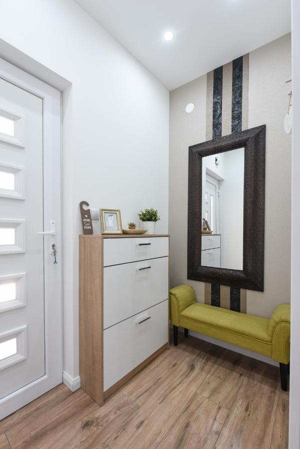 Shine Apartment Zara Esterno foto