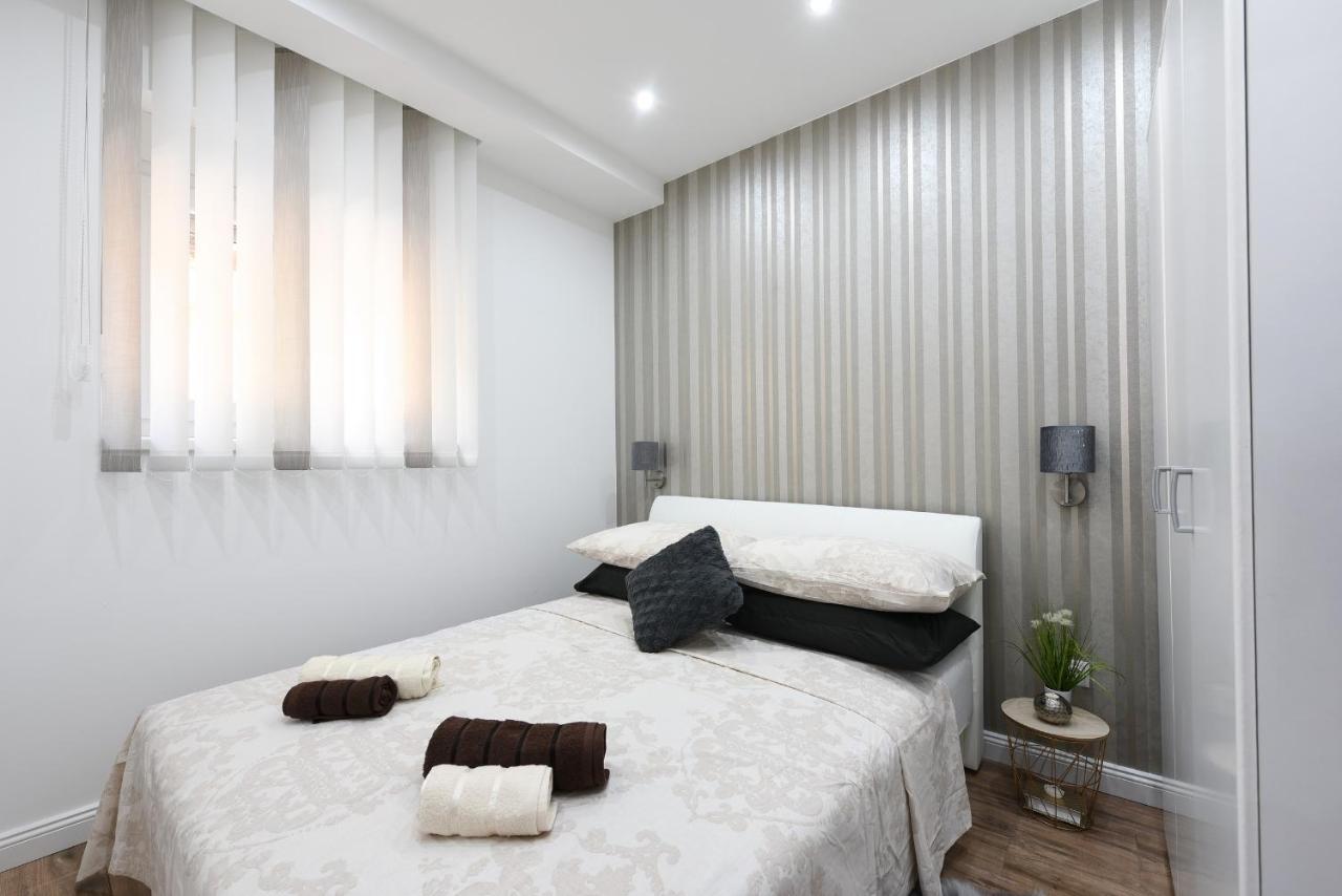 Shine Apartment Zara Esterno foto
