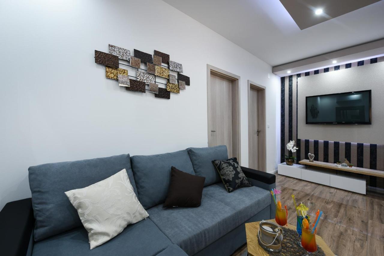 Shine Apartment Zara Esterno foto
