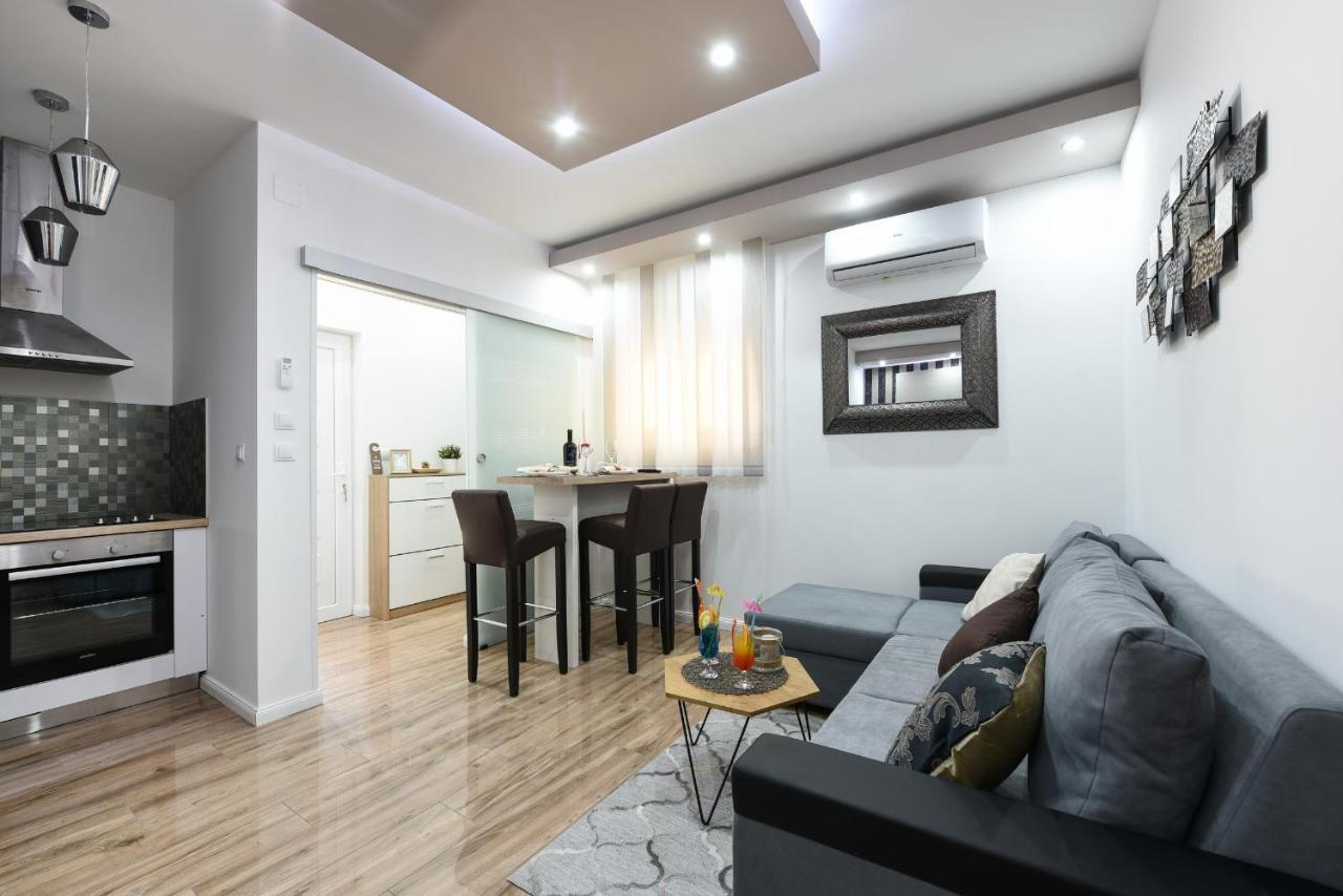 Shine Apartment Zara Esterno foto