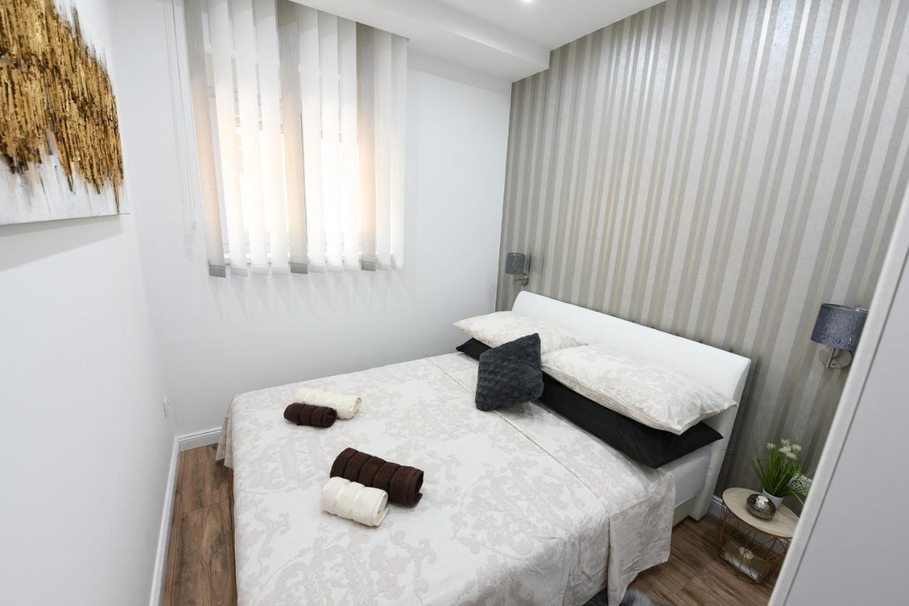 Shine Apartment Zara Esterno foto