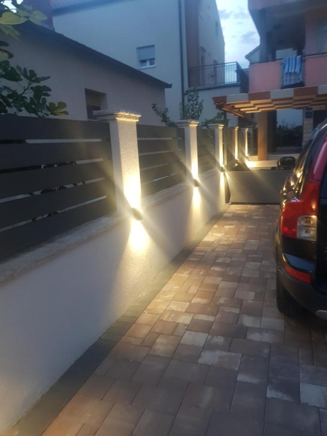 Shine Apartment Zara Esterno foto